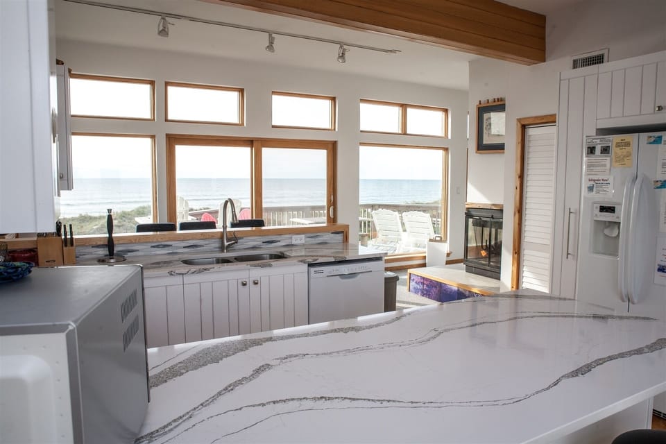 Cottage, 4 Bedrooms | Private kitchen | Fridge, coffee/tea maker