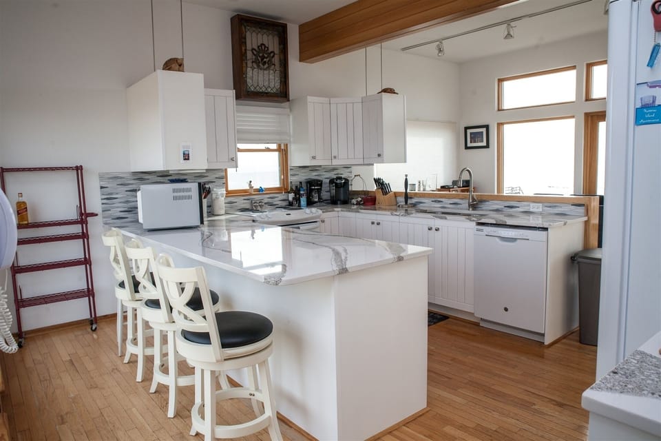 Cottage, 4 Bedrooms | Private kitchen | Fridge, coffee/tea maker