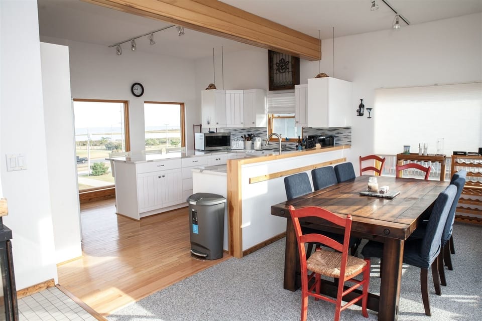 Cottage, 4 Bedrooms | Private kitchen | Fridge, coffee/tea maker