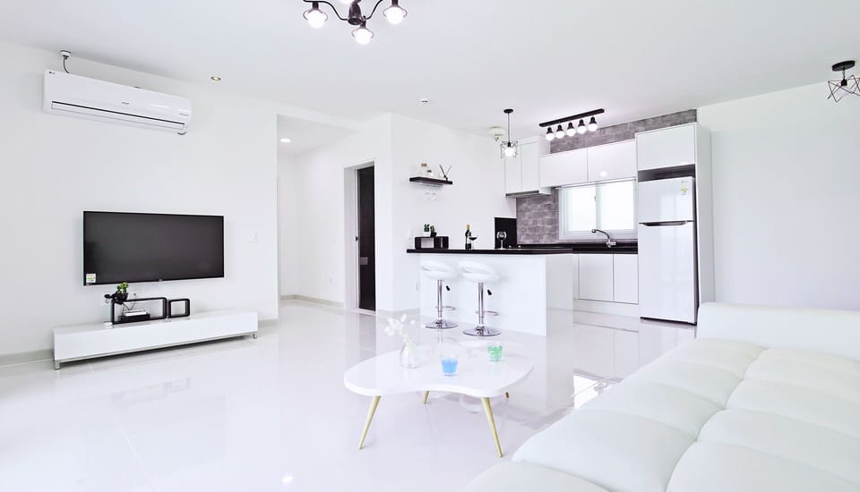 B Two Room Spa (Spa 20,000 KRW per room, Pay on site - Americano for 2) | Living area | Flat-screen TV, heated floors