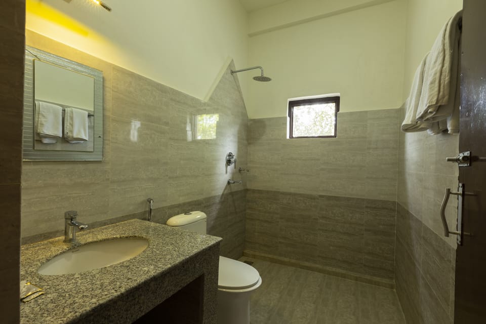 Deluxe Double or Twin Room, 2 Bedrooms | Bathroom | Free toiletries, hair dryer, slippers, towels