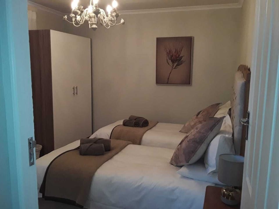 Superior Chalet | Desk, iron/ironing board, WiFi (free), bed sheets