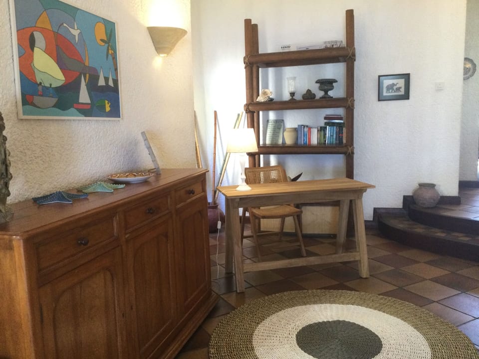 Desk / workspace