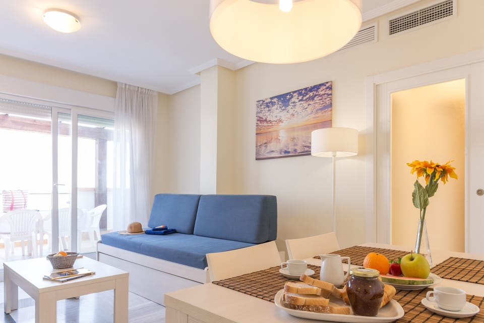 Standard Apartment, 3 Bedrooms, Balcony | Dining room