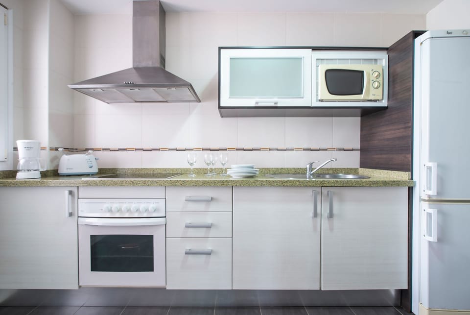 Full-size fridge, microwave, stovetop, coffee/tea maker