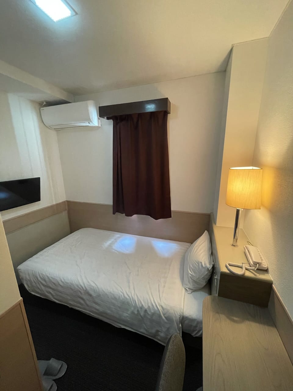 Single Room with Private Bathroom, Smoking | Desk, WiFi (free), bed sheets