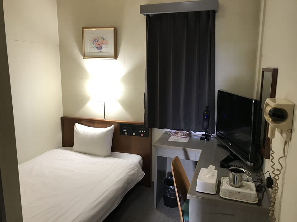 Single Room with Private Bathroom, Smoking, Annex Building | Desk, WiFi (free), bed sheets