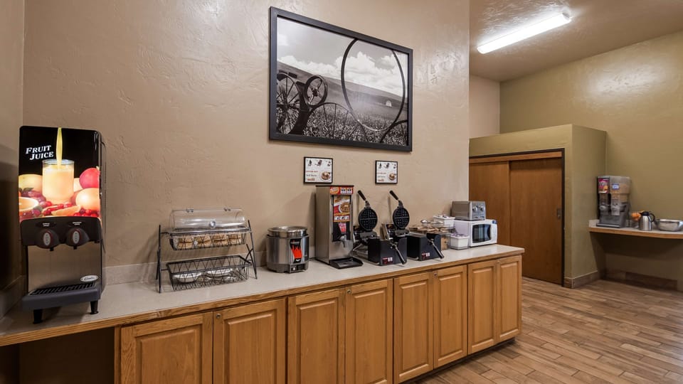 Free daily continental breakfast