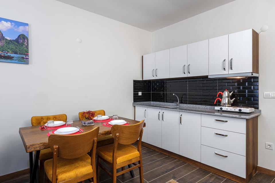 Deluxe Suite | Private kitchen | Electric kettle