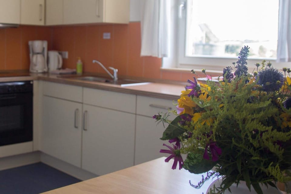 Coffee/tea maker, electric kettle