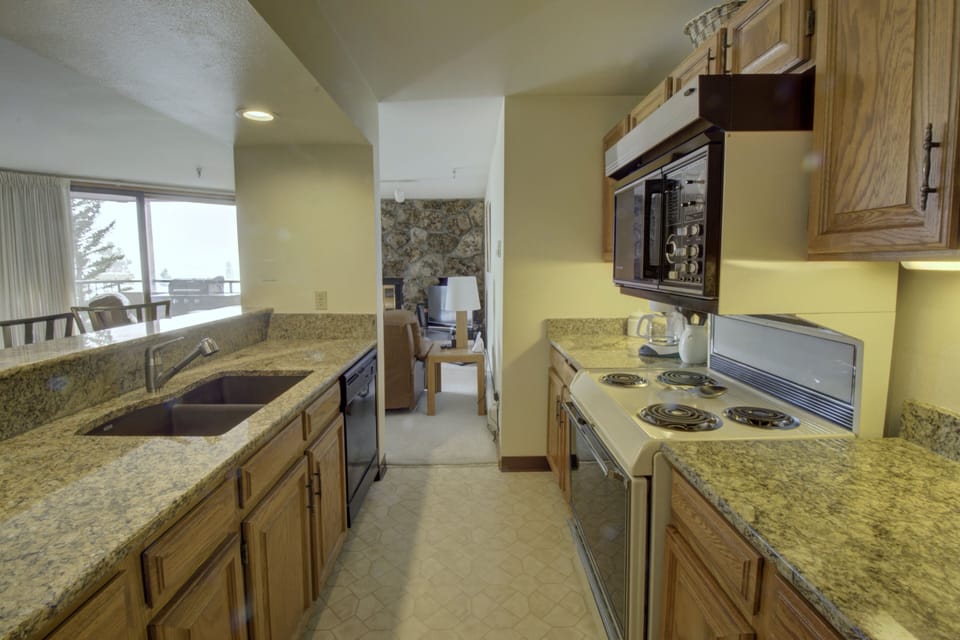 Condo, 2 Bedrooms | Private kitchen | Fridge, oven, coffee/tea maker, electric kettle
