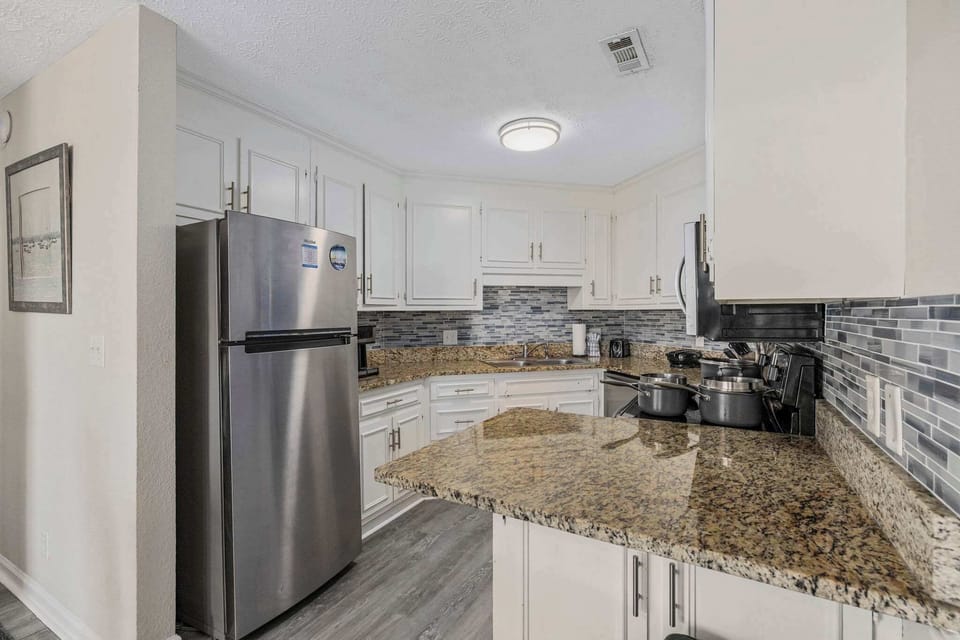 Fully equipped kitchen for cooking while on vacay!