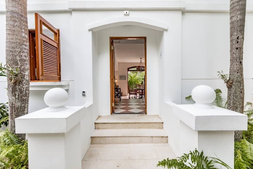 Main entrance to Villa Sea La Vie