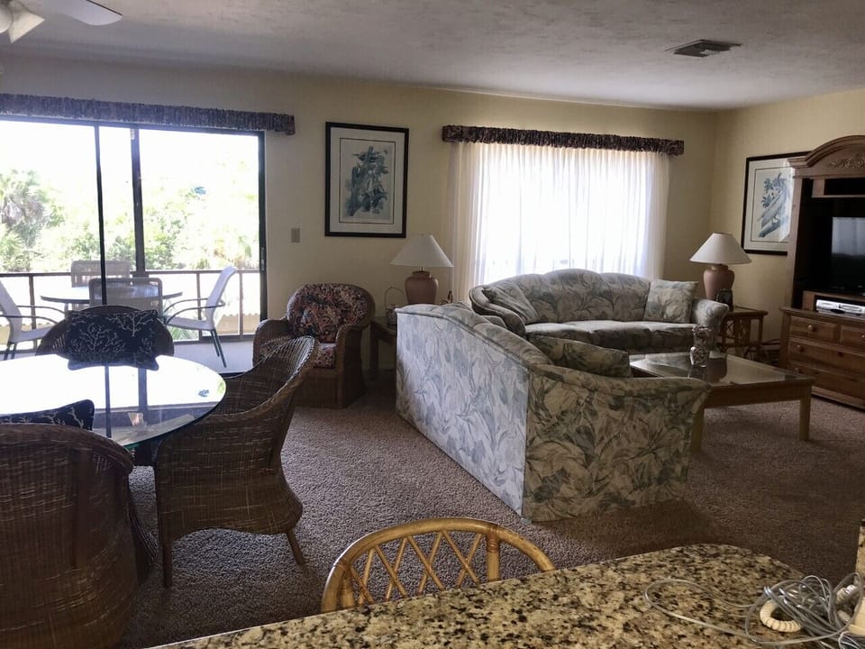 Living Room/Dining Room