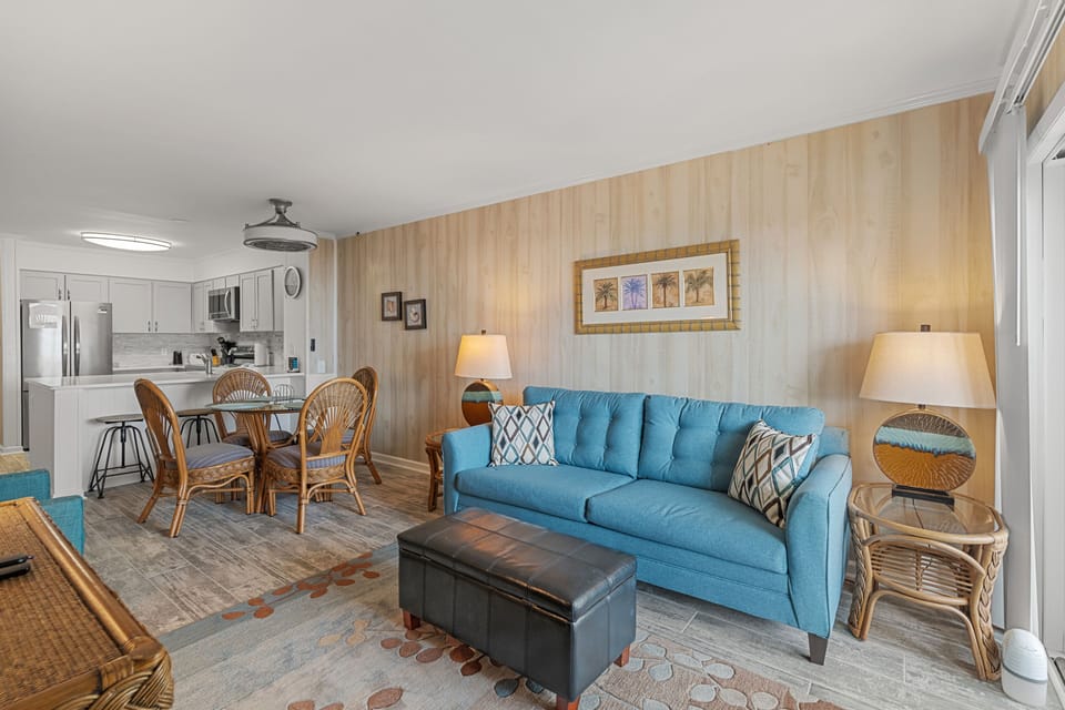 Oceanfront Living Room/Dining Area