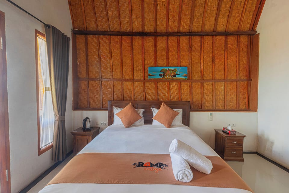 Deluxe Cottage | Desk, free WiFi, bed sheets