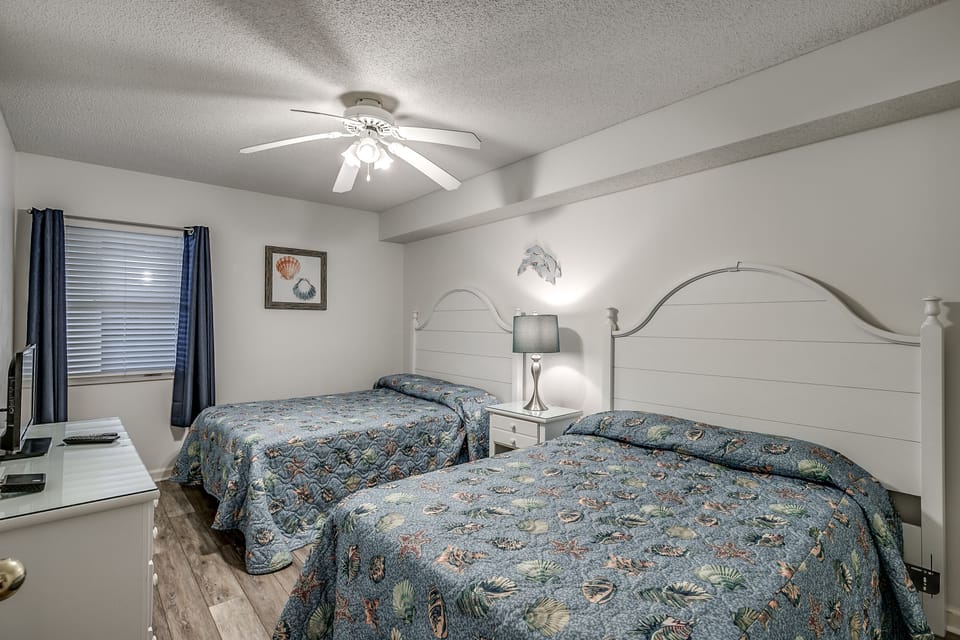 3rd Bedroom w/2 Fulls