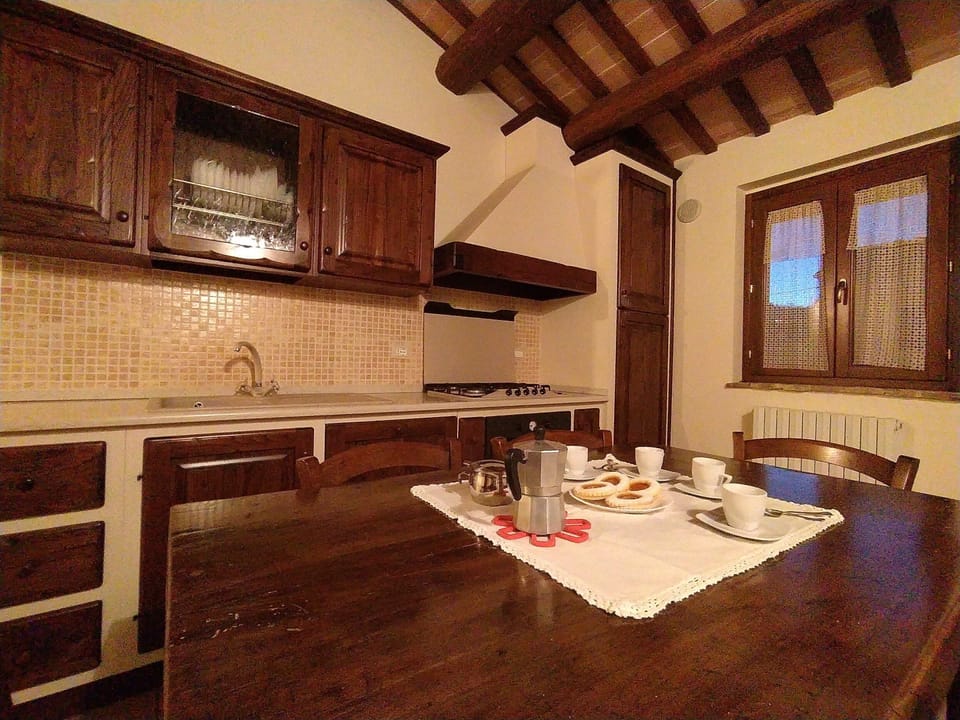 Apartment, 2 Bedrooms, Fireplace, Courtyard View (Regina) | Private kitchen | Full-size fridge, oven, stovetop, dishwasher