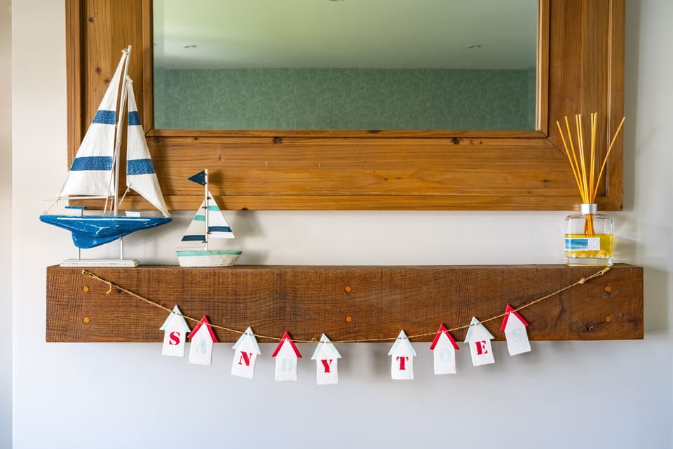 Ground floor: Sitting room with nautical details