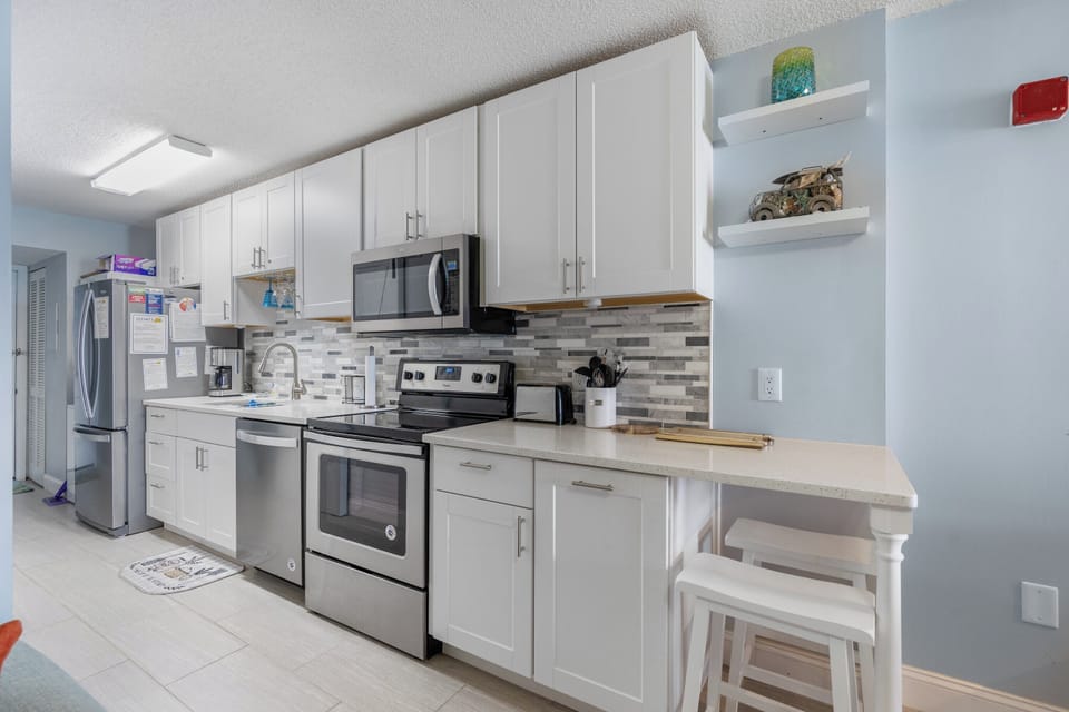 All modern appliances to make meal preparation a breeze.