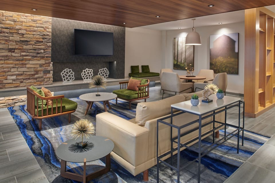 Lobby lounge
