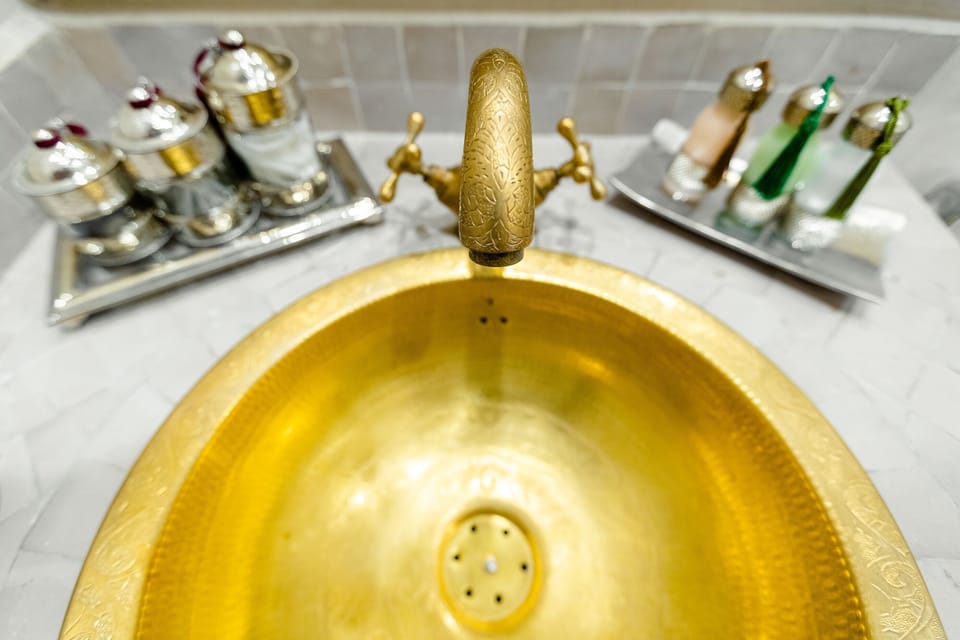 Deluxe Double Room | Bathroom | Separate tub and shower, designer toiletries, hair dryer, towels