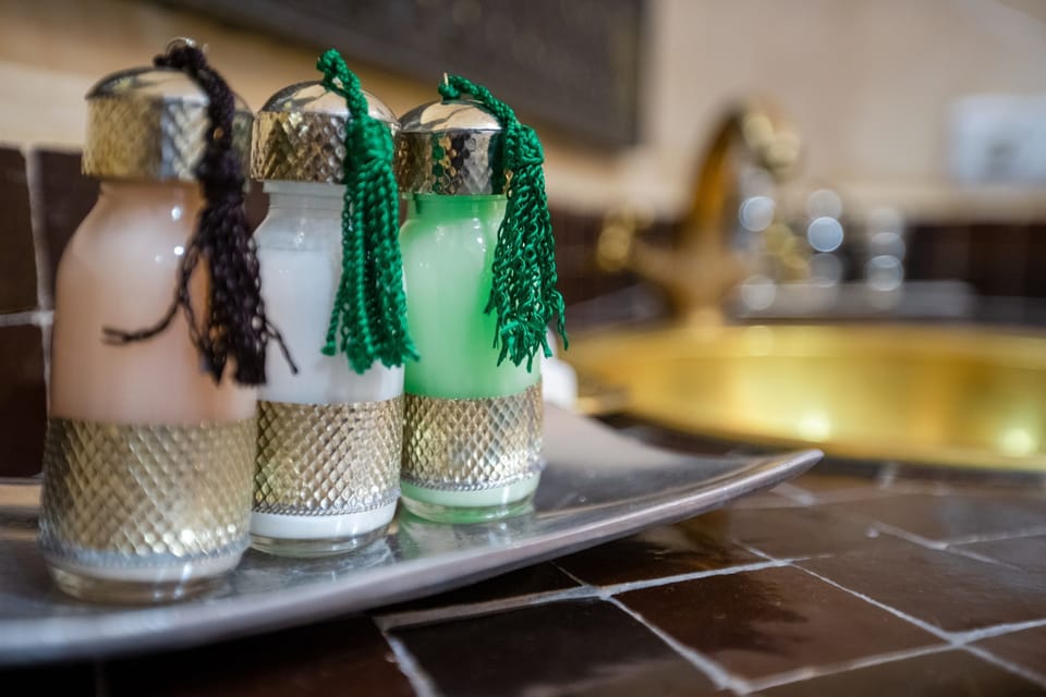 Luxury Suite | Bathroom | Separate tub and shower, designer toiletries, hair dryer, towels