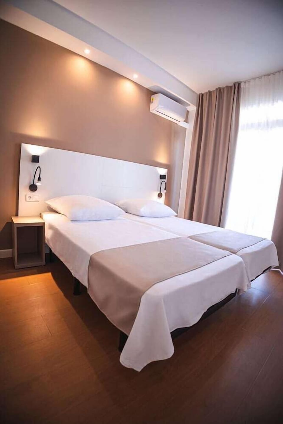 Free WiFi, bed sheets