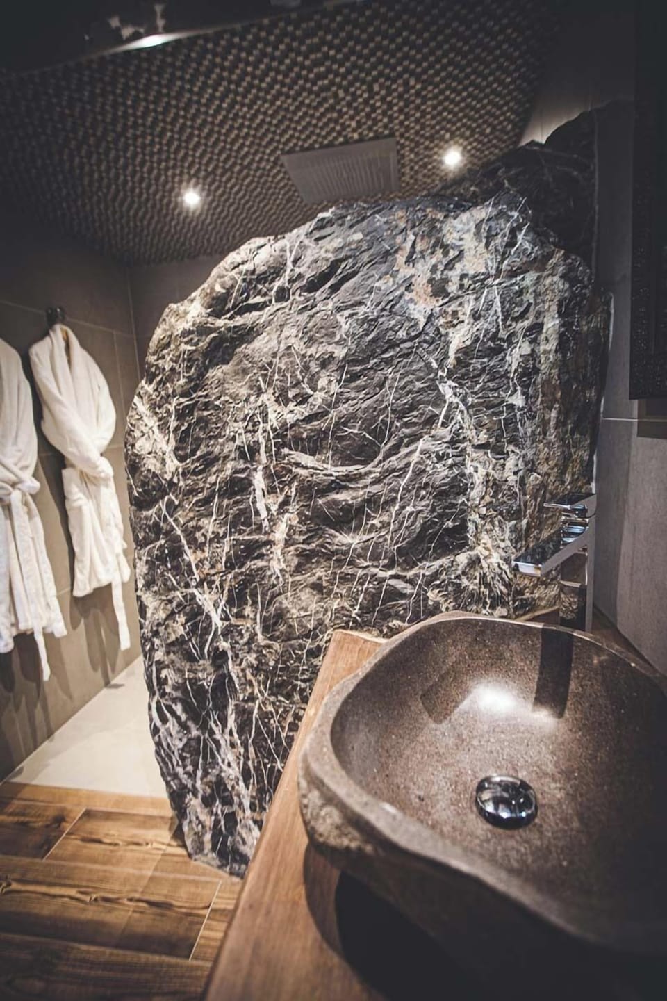 Standard Room, Balcony, Mountain View | Bathroom