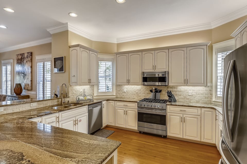House, 4 Bedrooms | Private kitchen | Fridge, microwave, oven, dishwasher