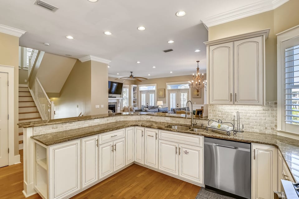 House, 4 Bedrooms | Private kitchen | Fridge, microwave, oven, dishwasher