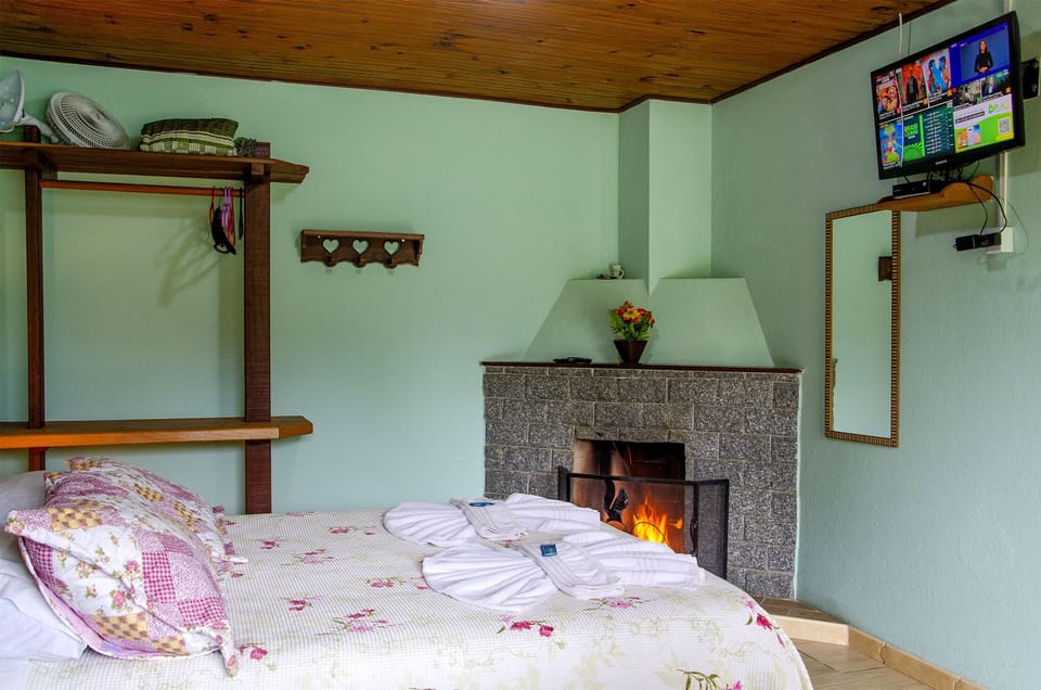Double Room | Minibar, blackout drapes, free WiFi, bed sheets