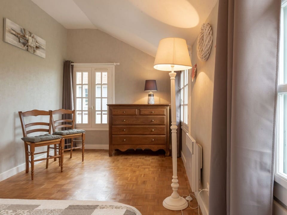 Cabinetry, Property, Furniture, Window, Drawer, Building, Wood, Chest Of Drawers, Comfort, Interior Design