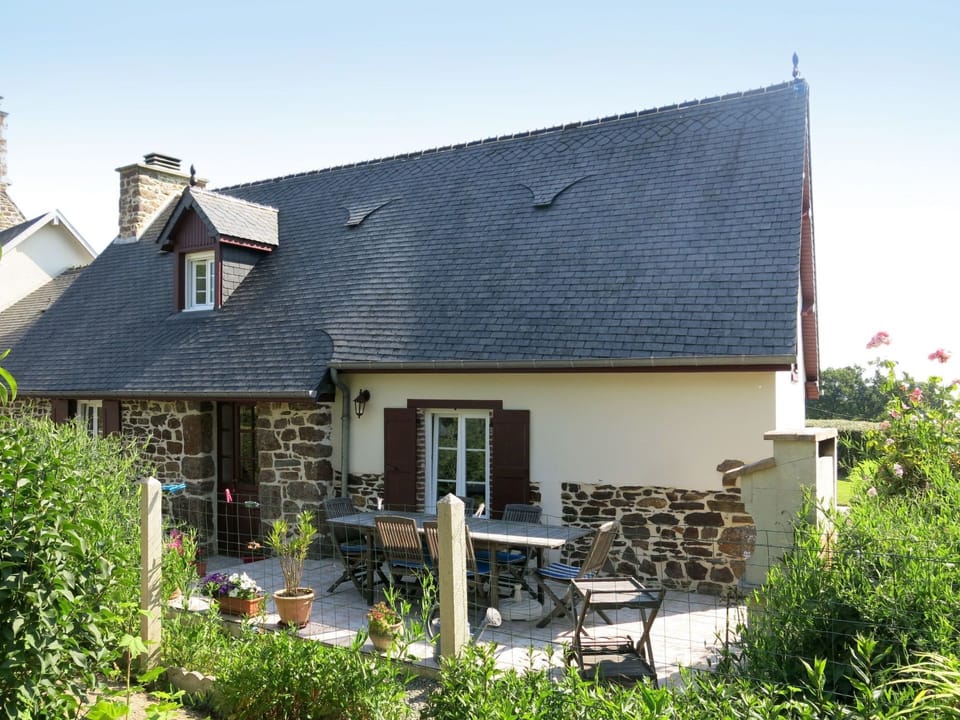 Property, House, Cottage, Building, Home, Roof, Real Estate, Residential Area, Farmhouse, Architecture
