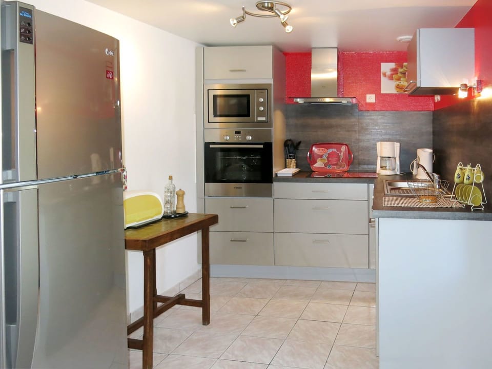 Room, Property, Furniture, Kitchen, Interior Design, Floor, Cabinetry, Building, Countertop, Tile