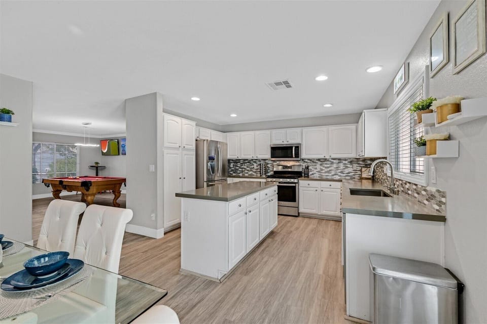 Great kitchen complete with quartz and plenty of supplies