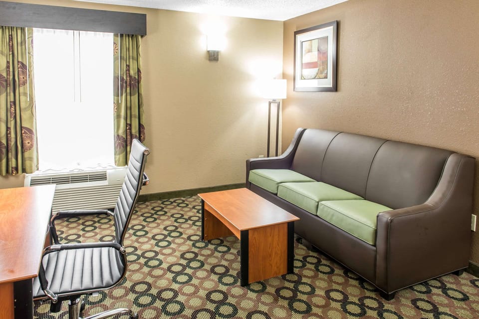 Pillowtop beds, desk, laptop workspace, blackout drapes