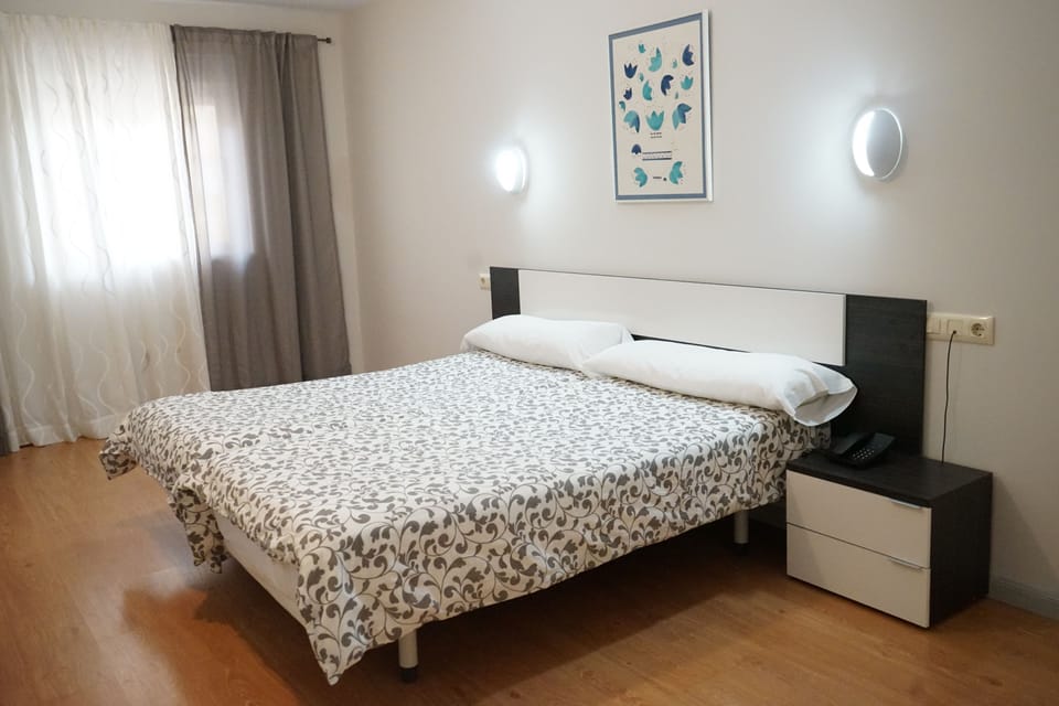 Desk, laptop workspace, iron/ironing board, free WiFi