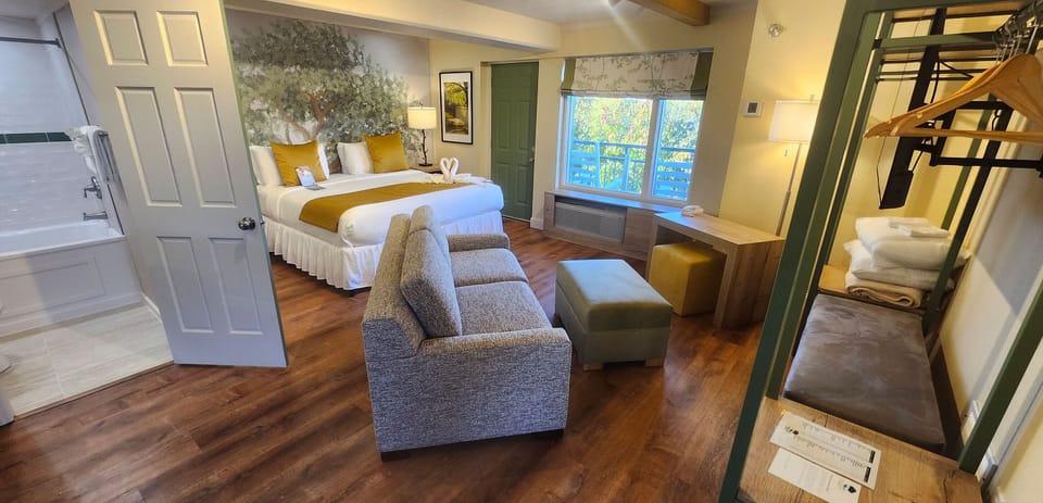 Balcony River View Superior King (No Pets) | Premium bedding, down comforters, pillowtop beds, individually decorated