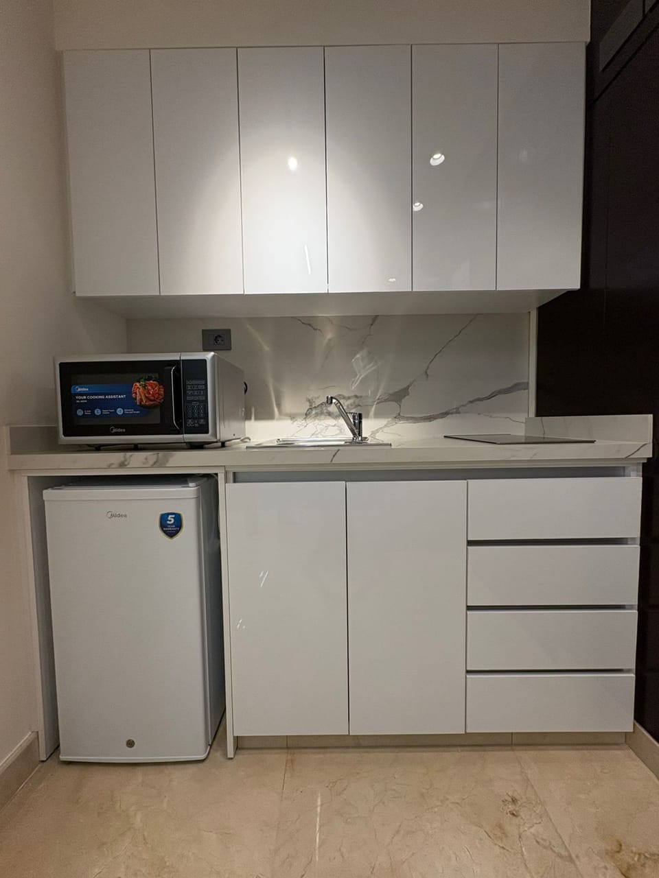 Deluxe Suite | Private kitchen | Espresso maker, electric kettle