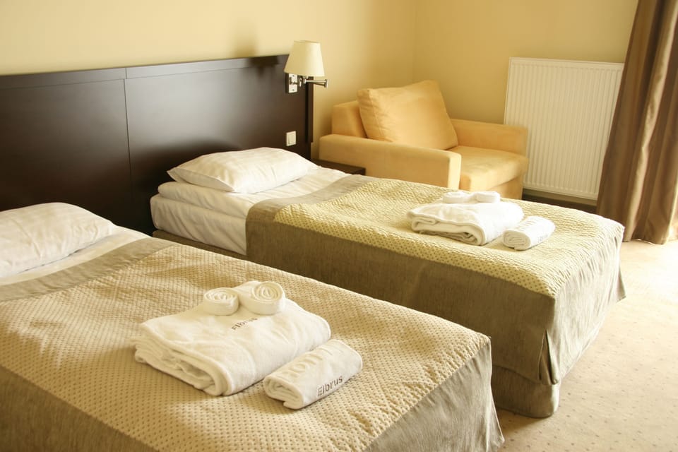 LUX | In-room safe, desk, blackout drapes, iron/ironing board (on request)
