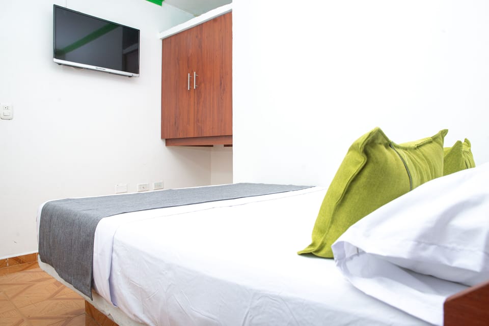 WiFi (free), bed sheets
