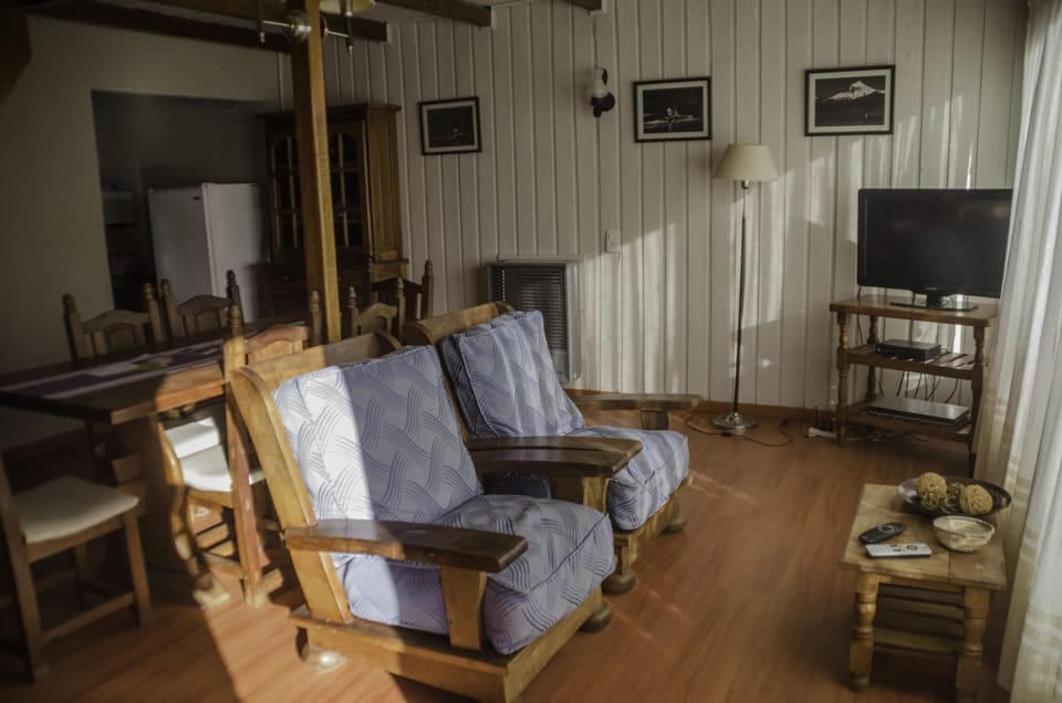 Apartment, 2 Bedrooms | Living room | 29-inch TV with satellite channels, DVD player, pay movies