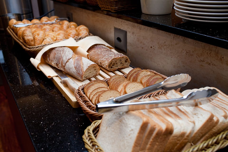 Buffet breakfast for a fee on weekends