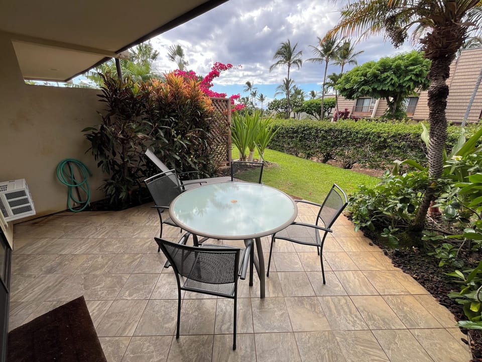 Lanai next to the living room