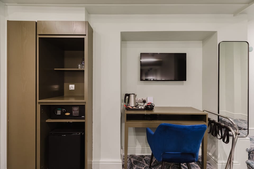Superior Double Room, Ensuite | Iron/ironing board, free WiFi, bed sheets