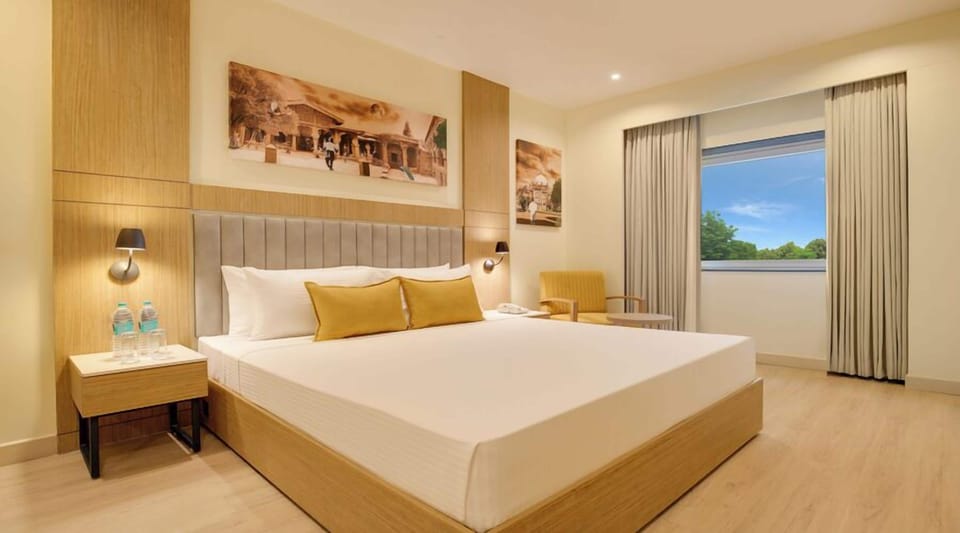  Superior Suite | Premium bedding, down comforters, minibar, in-room safe