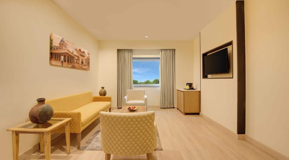  Superior Suite | Living area | LCD TV