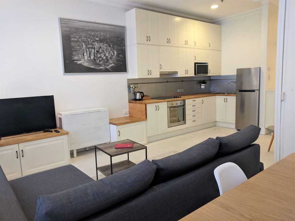 Junior Apartment with Two Bedrooms | Private kitchen | Fridge, microwave, electric kettle