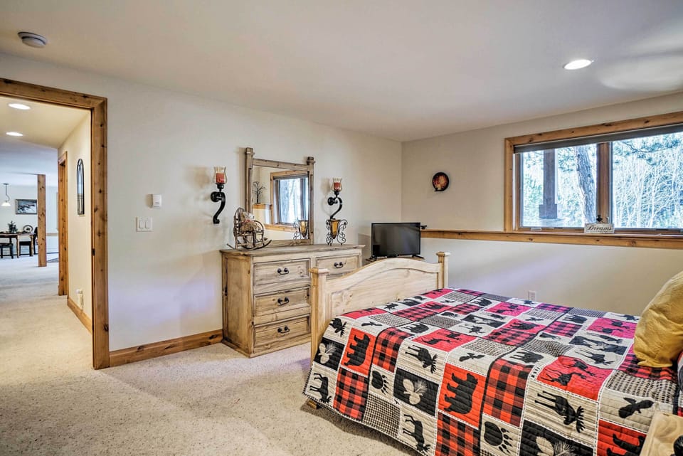 Bedroom 2 | Queen Bed